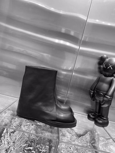 2021 Womens short boots smooth lines cowhide comfortable flat ladies Martin Breathable high quality leather Half boot skirt ankle booties