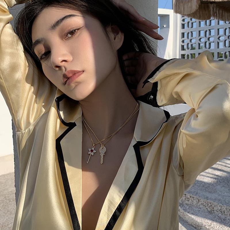 Pendant Necklaces TIMEONLY Unique Design Shinning Rhinestones Key Flower Necklace For Women Girls Red Crystal Delicate Jewellery