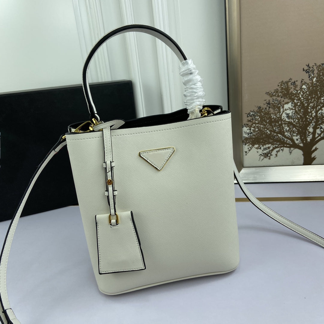 2021 ladies white leather small totes fashion and elegant shopping multifunctional wallets holders mobile phone bag