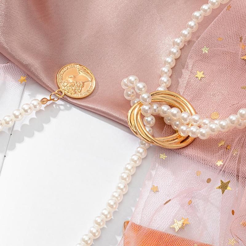 Gothic Baroque Pearl Lock Pendant Necklace For Women Luxury Vintage Graceful Choker Portrait Coin Charm Bracelet Jewelry Necklaces