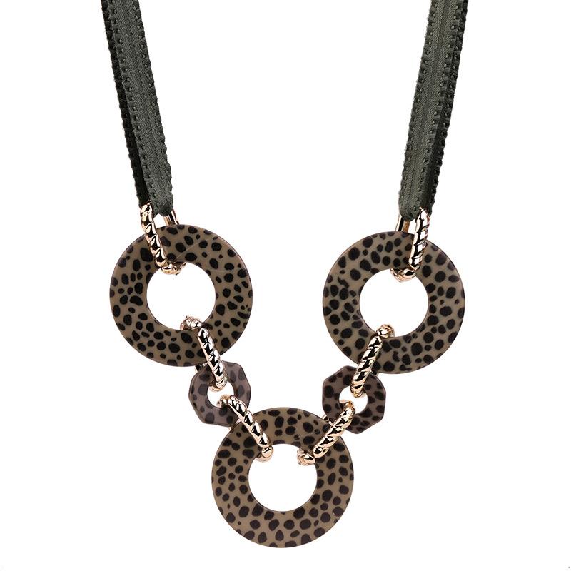 Chokers 2021 Arrival European Jewelry Acrylic Leopard Print Pattern Rope Chain Choker Necklace Women Round Geometric Csual Necklaces