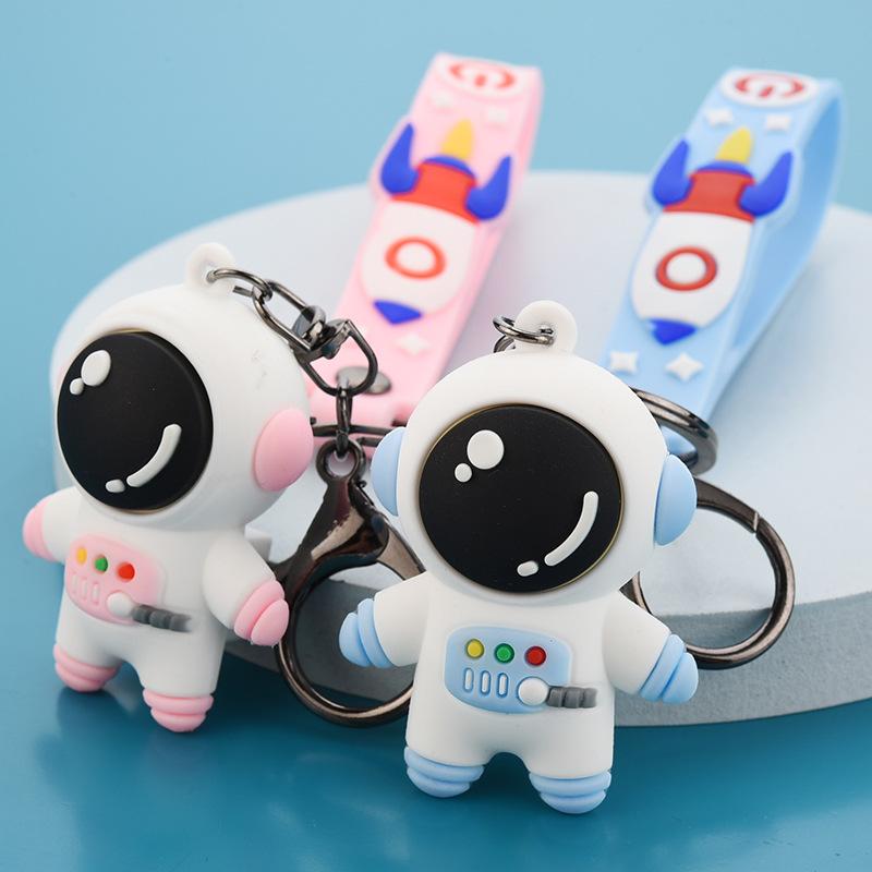 Keychains Cute Space Astronaut Keychain Spaceman PVC Soft Rubber Couple Key Ring For Men Women Car Bag Pendant Chain Accessories Gift