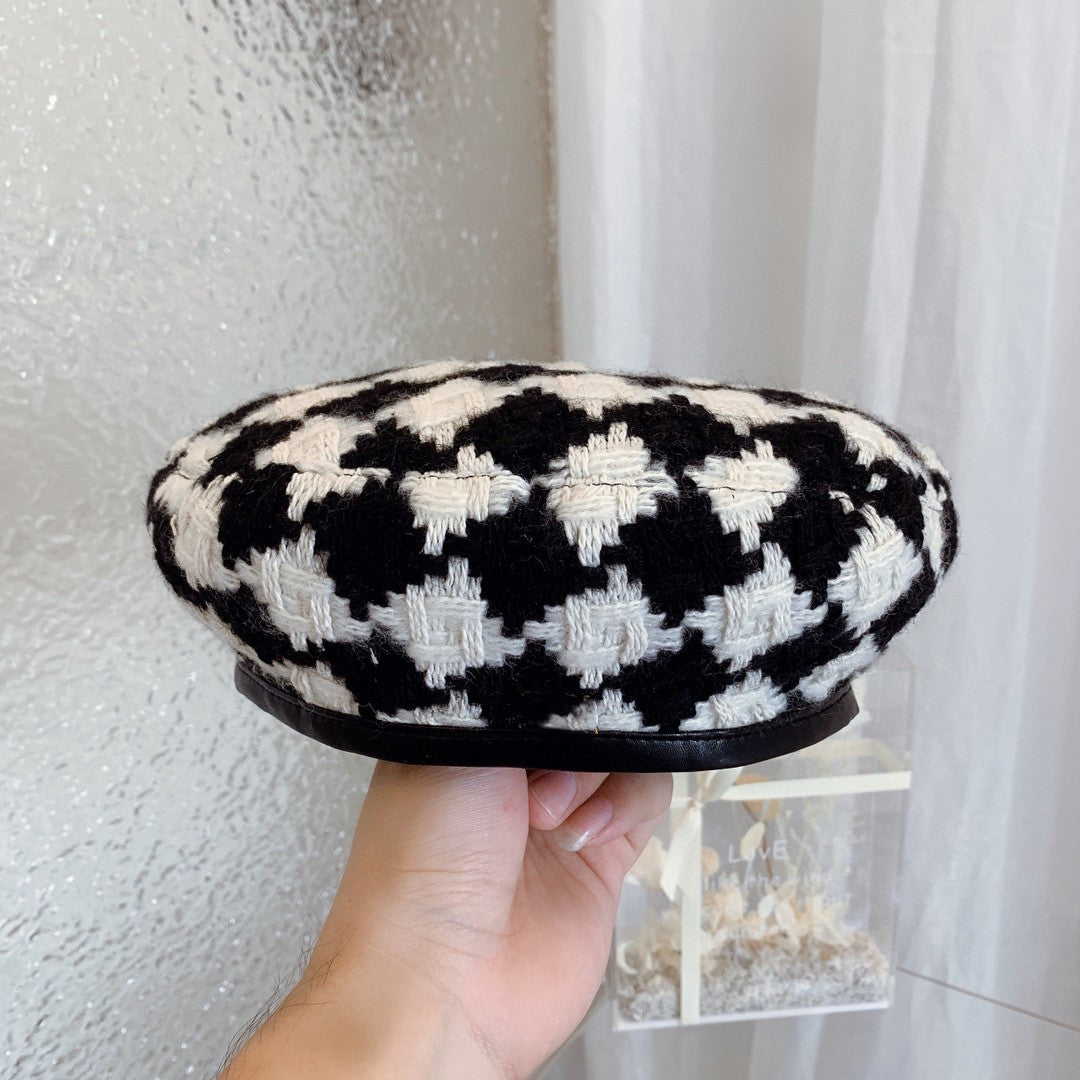 Checked Berets Ladies Plaid Hats Designer Fashion Women Black White Check Patchwork Caps with Classic Letter Graceful Beauty