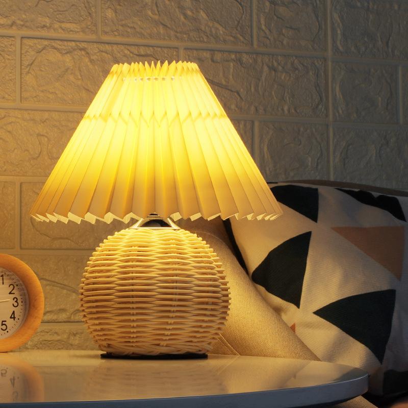 Night Lights Retro Rattan Pleated Bedside Lamp 3 Warm Light Changing Desk USB Powered For Indoor Living Room Bedroom Table Lighting
