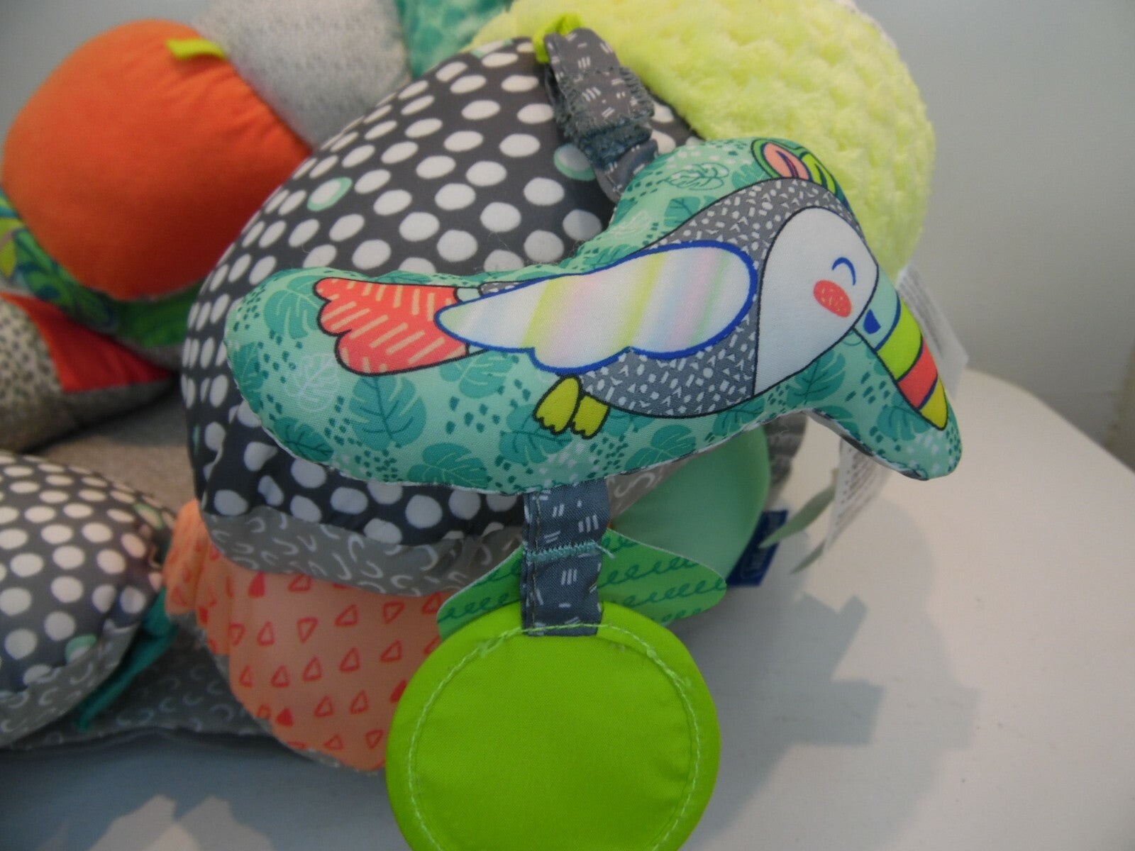 Baby infant seat with teether toy(inv617t5m) 99% polyester 16"x18"x10"never used