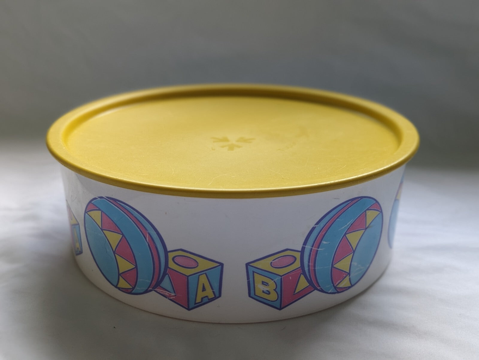 TUPPERWARE One Touch F Cookie Snack Canister Baby Blocks ABC Yellow Seal #3421