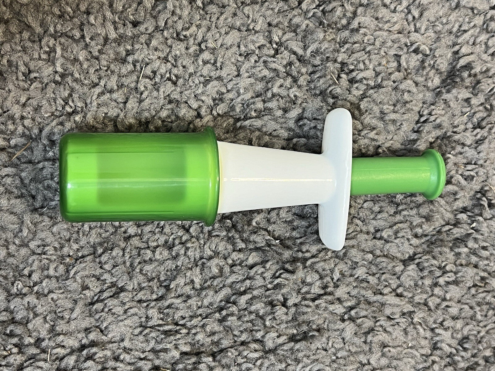 baby infant safety cutter cuts fruit like grapes cherries into quarters