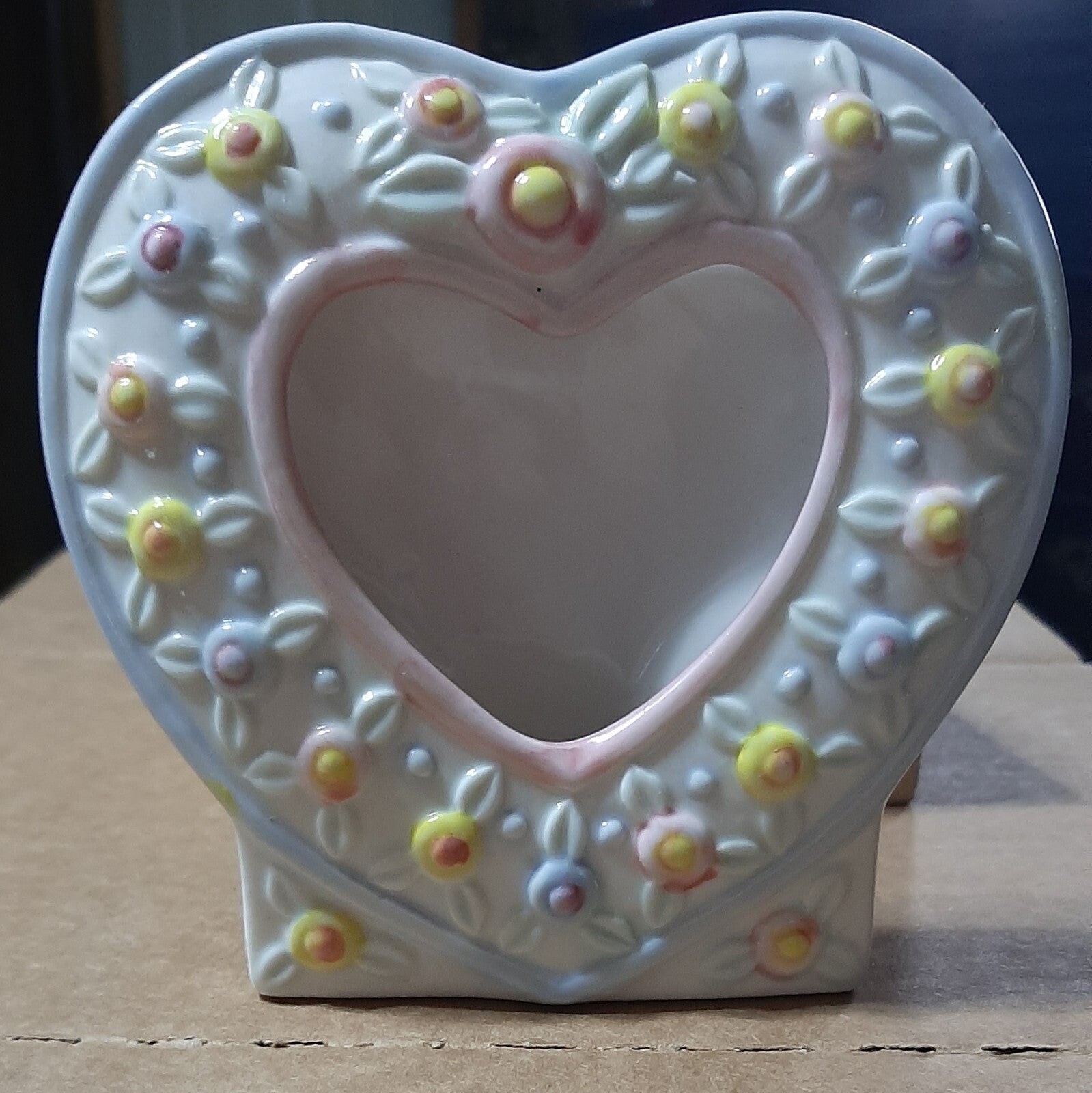 Beautiful Ceramic Heart with Flowers Picture Photo Frame Vintage HandPainted NIB