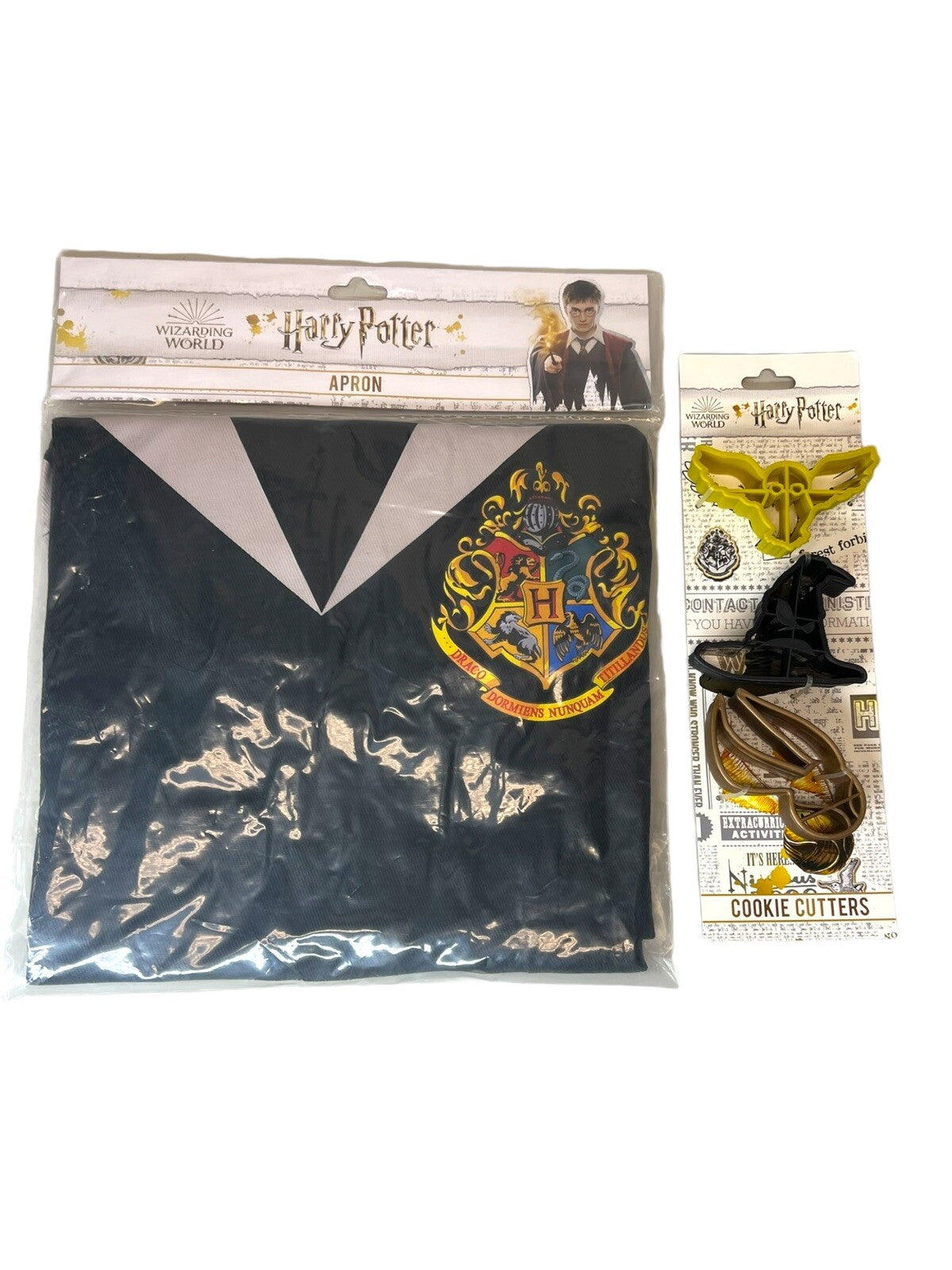 Harry Potter Wizarding World Hogwarts Apron & Three Cookie Cutters NEW!