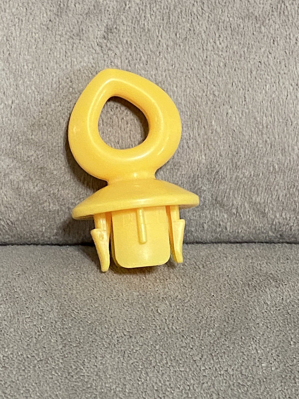 Einstein  Exersaucer Toy Replacement Part Loop Plug  Extra Part Toy C56