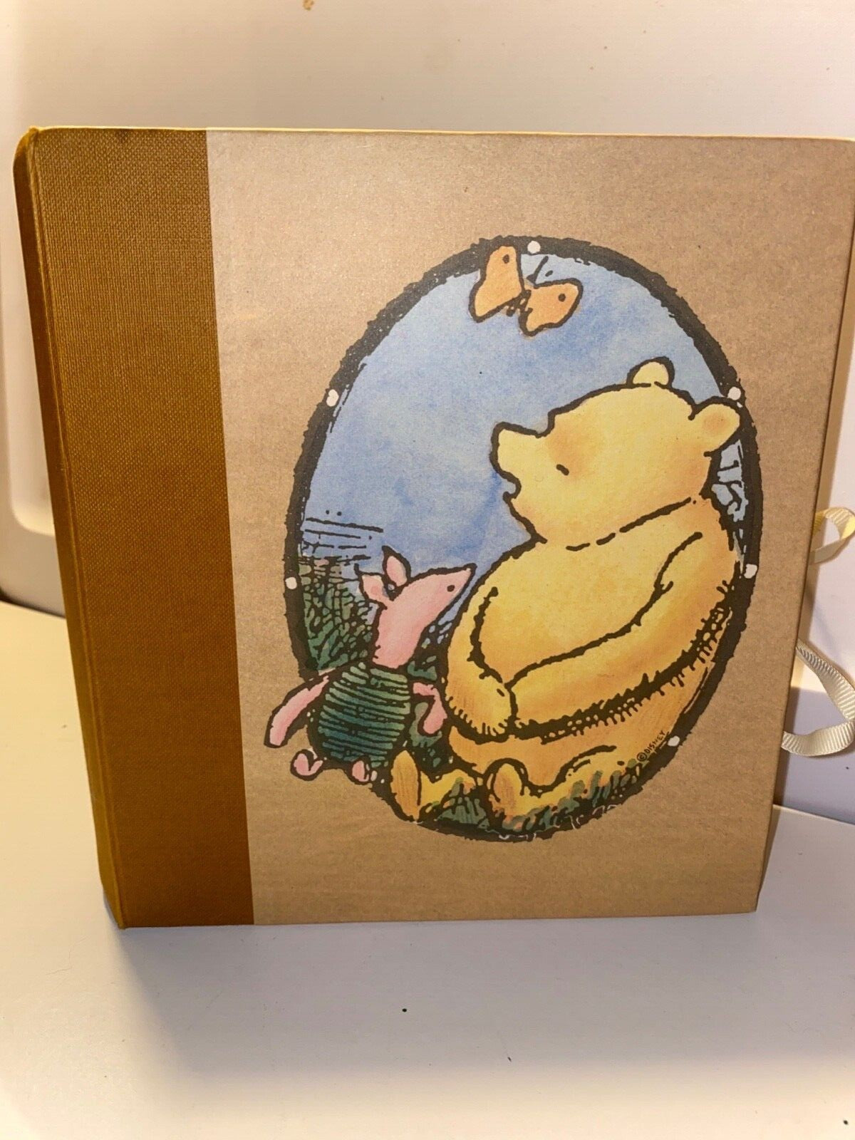 Classic Pooh Large Paper Keepsakes Box w/ tie Pooh and Piglet Very Cute EUC 