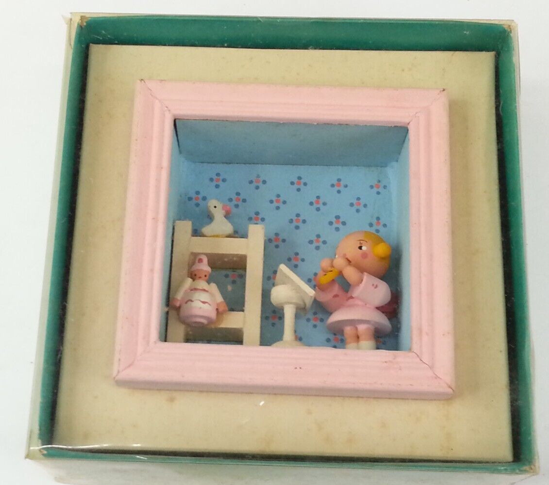 Vtg Hand Painted Wood Nursery Charms Heartline Italy Diorama Flute Player W/ Box