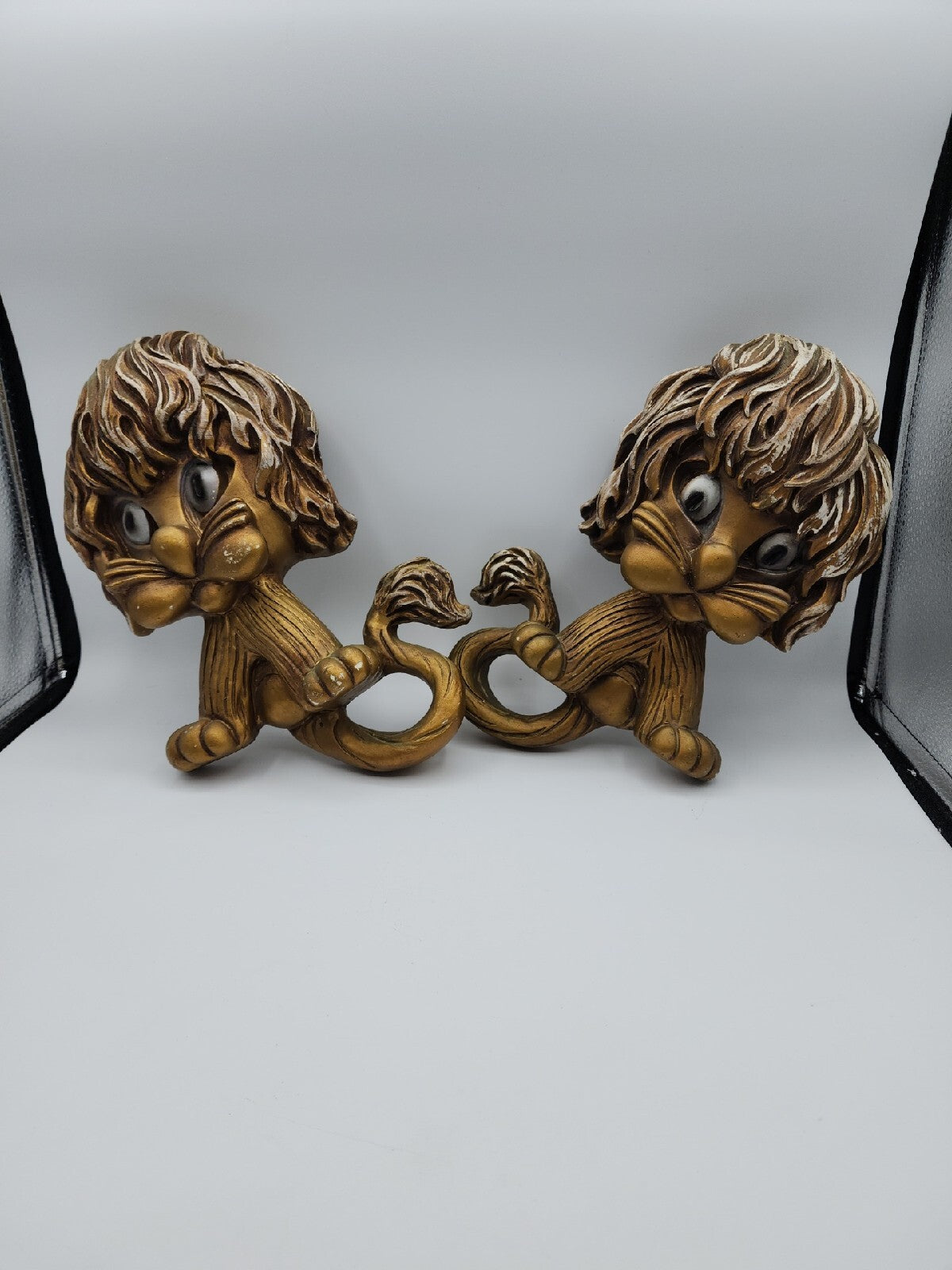 2 VINTAGE Retro Universal Statuary Corp MCM 1970S GOLD LION ROOM WALL DECORATION
