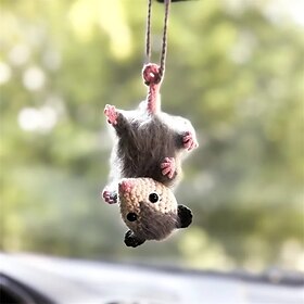 Charme de carro de gambá fofo, decoração de suspensão de carro de gambá de malha artesanal, mouse de tricô espelho retrovisor automático ornamento animal pinge