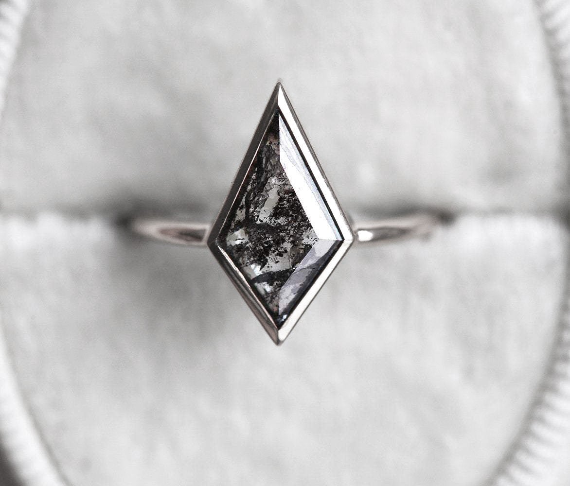 ZARA SALT & PEPPER DIAMOND RING - 18k white gold